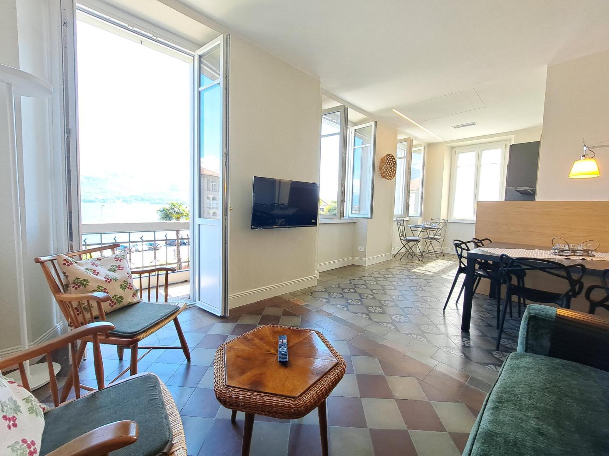 Immobillario - Domus Palmae Apartment โดมาโซ ภายนอก รูปภาพ